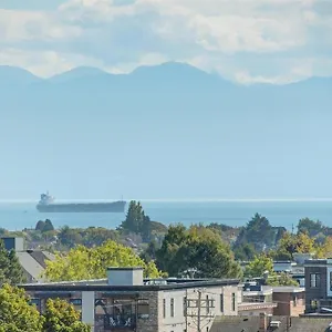 https://luxious-downtown-victoria-condo-in-the-legato.richmond-hotels.com