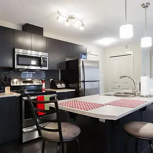 https://executive-condo-15-minutes-to-wem-u-g-parking-sleeps-6.edmonton-hotels.net